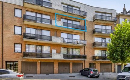 Leemans Immobiliën vous propose cet appartement T3 idéalement situé en plein cœur de Žellik, avec une place de parking privativeGrâce à son emplacement privilégié, commerces, écoles, installations sportives, transports en commun et grands axes r