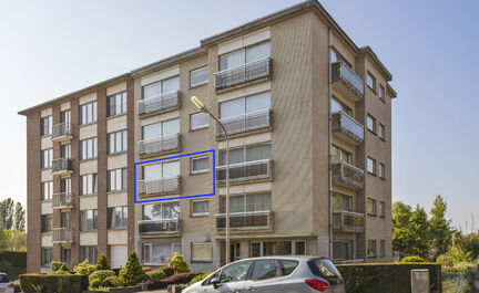 LEEMANS immobilien vous propose cet appartement au deuxième étage d'une petite résidence à Dilbeek.
L'immeuble bénéficie d'un emplacement central, à distance de marche de toutes les installations nécessaires telles que les transports publics, les 