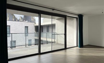 LEEMANS IMMOBILIËN biedt volgend nieuwbouwappartement te huur aan, gelegen op een toplocatie nabij het centrum van Asse.  

Op zoek naar een zéér gezellig appartement op wandelafstand van de Sint-Martinuskerk, de markt van Asse en de winkelstraten? 

D