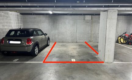 LEEMANS IMMOBILIËN stelt voor, een ondergrondse autostaanplaats te huur in het centrum van Wolvertem (deelgemeente van Meise)! 

Staanplaats (nr. 8) bevindt zich onder het recent nieuwbouwcomplex ‘Wolfart’ genaamd, gelegen aan het gemeenteplein. Bere