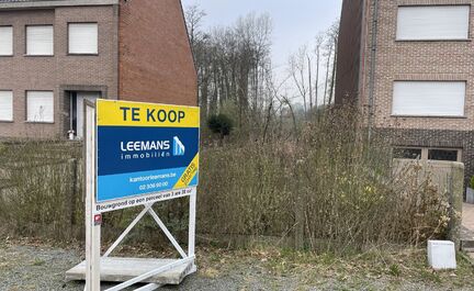 leemans immobiliën biedt u deze bouwgrond/projectgrond aan op een gunstige locatie in Asse.Door de ligging zijn alle faciliteiten zoals scholen, winkels, sportinfrastructuur , openbaar vervoer en invalswegen zeer nabij.De eigenaar heeft reeds conceptplan