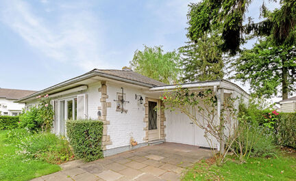 LEEMANS IMMOBILIEN vous propose cette maison unifamiliale (type bungalow) à vendre, très bien située dans la commune de Tervuren. 

Vous êtes à la recherche d'une propriété très calme dans la campagne verdoyante de Tervuren ? A proximité de toute