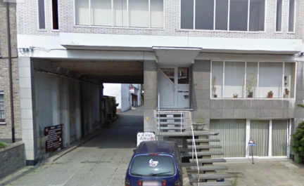 Garage box à vendre au centre d'Alost dans un emplacement privilégié.
Pour plus d'informations : immo@kantoorleemans.be ou 02/306.90.00