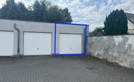 LEEMANS IMMOBILIËN stelt voor, gesloten garagebox te koop in het centrum van Moorsel (deelgemeente van de stad Aalst)! 

Onmiddelijk beschikbaar na akte. Geen maandelijkse provisie/lasten. 

Breedte ± 3,0m ; diepte  ± 6,5m ; vrije hoogte ± 3,0m. 

Wen