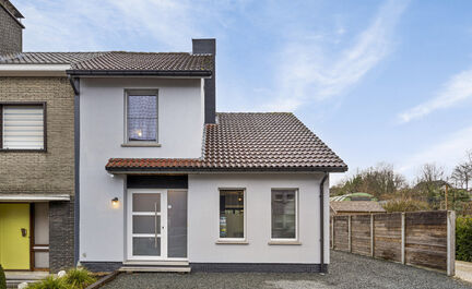 Leemans immobiliën biedt u deze instapklare woning aan op een centrale locatie in Affligem! Door de centrale ligging van de woning zijn winkels, scholen, openbaar vervoer, sportinfrastructuur en belangrijke invalswegen zeer nabij. De woning is als volgt 