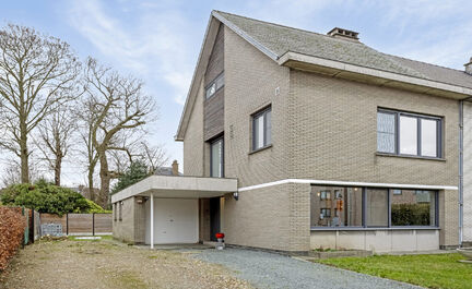 Leemans Immobiliën biedt u  deze volledig gerenoveerde gezinswoning aan in het bruisende centrum van Asse. Dankzij de centrale ligging bevinden winkels, scholen, sportfaciliteiten, openbaar vervoer en belangrijke invalswegen zich op wandelafstand.

Indel
