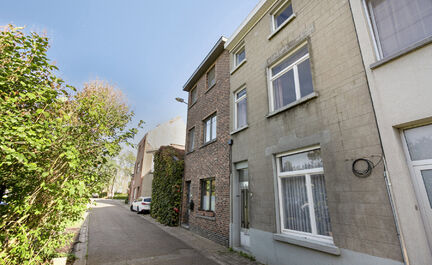 LEEMANS IMMOBILIEN vous propose cette maison unifamiliale à deux pas du centre d'Asse ! Située dans une impasse calme à quelques pas du centre animé d'Asse, proche de toutes les commodités. 

L'agencement de la propriété est le suivant. 

Le rez-de