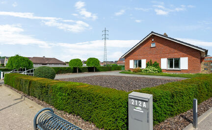 Leemans Real Estate vous propose cette villa clé en main sur un terrain spacieux d'environ 30 ares !

Cette magnifique villa de plain-pied, prête à emménager, est idéale pour ceux qui recherchent espace, confort et tranquillité. Elle comprend trois 