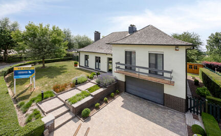 Leemans Immobiliën presenteert u  deze perfect onderhouden, instapklare woning op een rustige en landelijke locatie in Ternat. Ondanks de groene omgeving geniet u van een centrale ligging met alle voorzieningen vlakbij: winkels, scholen, sportfaciliteite